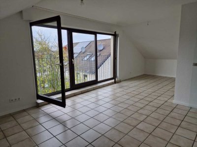 Lichtdurchflutete  3 Zi-DG - Wohnung in ruhiger Lage SG - Aufderhöhe