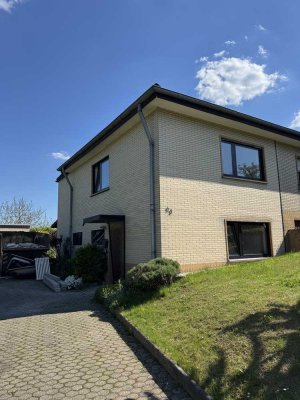 Idyllisch gelegene und frisch sanierte Doppelhaushälfte in Wormersdorf