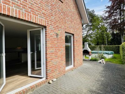 Modernes Familienparadies in ruhiger Lage – Doppelhaushälfte mit Pool und Solaranlage