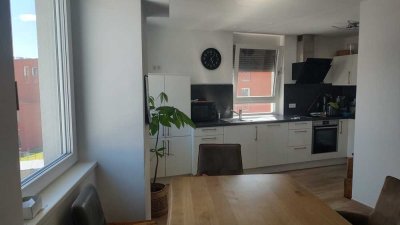 Schorndorf-Kernstadt: Neubau-Wohnung mit Dachterrasse, EBK, TG und Aufzug