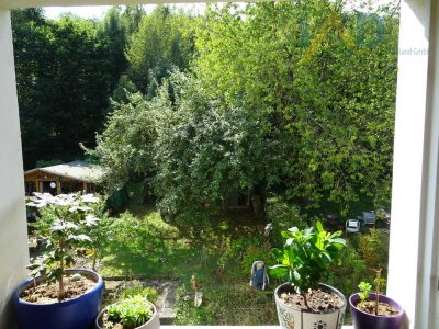 Sanierungsbedürftige DG-Wohnung mit großem Garten in Amberg