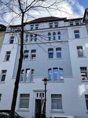 Modernisierte Wohnung in der Heinrichstraße mit Terrasse und Einbauküche
