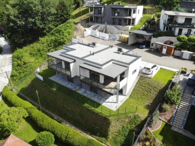 Einzigartiger Ausblick – neues, modernes Haus in stadtnaher Lage. (Belagsfertig)