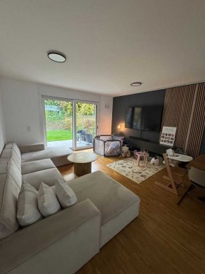 Neuwertige 2-Zi.-Gartenwohnung mit Einbauküche & 2 TG-Stellplätzen – Süd-West Terrasse