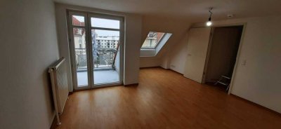 Lindenberg: Schöne Single-Dachgeschoss-Whg. mit 1,5 Zimmern, EBK und 2 Balkonen