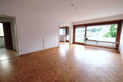 Große 2,5-Zimmer Wohnung in bester Lage von MG-Pongs + Zweifamilienhaus + Großer Balkon + Garage