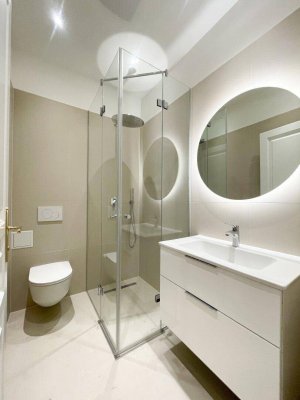 ERSTBEZUG: wunderschöne generalsanierte Altbauwohnung mit separater Küche