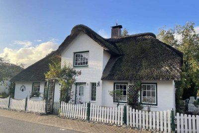 Idyllische Reetdachkate: Ihr Traumhaus auf dem Land