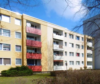 Ilmweg 1, 3 L - Frisch modernisierte 4-Zimmer-Wohnung mit Loggia, zwei Bädern und viel Stauraum!