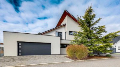 Neuwertiges EFH - Modernes Wohnen mit Stil, Komfort und Privatsphäre