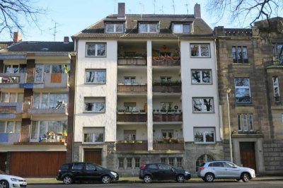 Helle 2-Zimmer DG-Wohnung mit Einbauküche und Parkblick