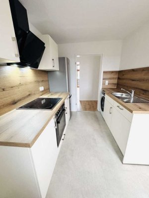 ❄️ Neu & frisch saniert! 3-Raumwohnung mit sonnigem Balkon & moderner EBK ❄️