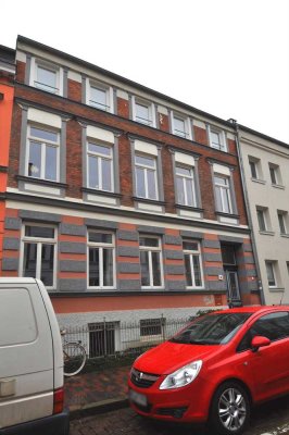 Anfragestop ! Ruhiges Wohnen im 4-Parteienhaus mit Balkon