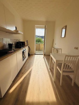 Hochwertig sanierte 2-Zimmer-Wohnung (teil/möbliert) mit großem Sonnenbalkon in Leipzig-Holzhausen