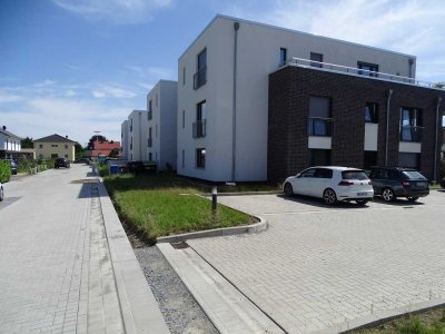 Sofort frei !!  Moderne 2-Zimmer EG-Wohnung * Aufzug + Loggia + EBK * Ambet-Service möglich *