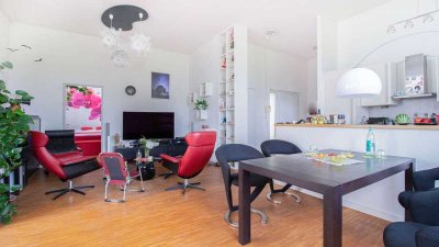 Geräumiges Dachjuwel im Kiez mit Balkon und Bad-Oase