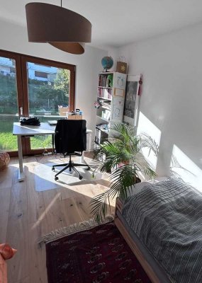 Stilvolle, neuwertige 2-Zimmer-Terrassenwohnung mit EBK in Hofheim: Ideal f Pendler