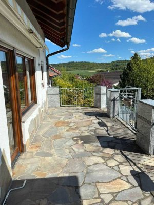 Ansprechende und gepflegte 3,5-Zimmer-EG-Wohnung mit geh. Innenausstattung mit Balkon und EBK