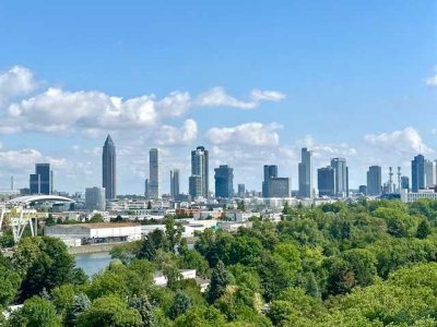 Traumhafter Skylineblick! 3-Zimmer-Wohnung im 12. OG mit Loggia & Renovierungspotenzial