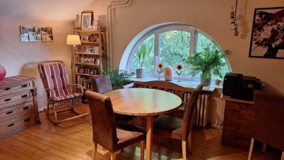 Charmante 3,5-Zimmer DG-Wohnung mit viel Holz und besonderem Altbauflair