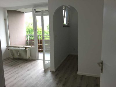 Modernisierte 1,5-Zimmer-Wohnung mit Balkon und Tiefgarage – Nähe Kuhsee – ab 1.7.2025!