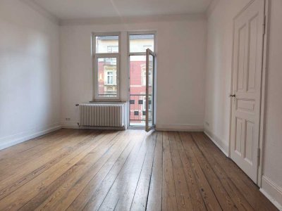 Stilvolle zentrale 4-Zimmer Gründerzeitwohnung mit Stuck, Dielen & Balkon