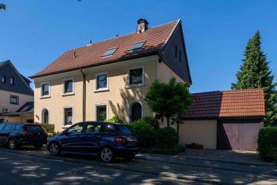 Charmante Doppelhaushälfte in ruhiger Wohnlage mit Terrasse, Garten, Garage & Stellplätzen