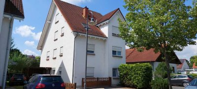 Gepflegte 3,5-Zimmer-Wohnung mit Westbalkon und zwei Stellplätzen in Lampertheim