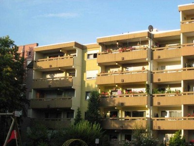 2,5  Zimmerwohnung mit großer Loggia, Personenaufzug und Kfz-Stellplatz