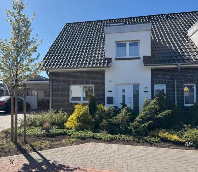 Doppelhaushälfte mit großem Carport und ausgebautem Spitzboden