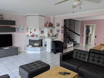 Traum für Familien - Doppelhaushälfte mit Garten, Pool und Kamin