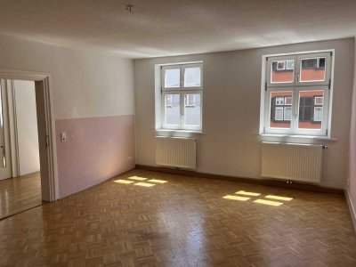 Helle 4,5-Zimmer-Wohnung mit Einbauküche in Altbau in Dinkelsbühl