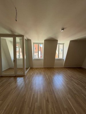 Zentral Wohnen: 2-Raum-Wohnung mit Einbauküche an der Frauenkirche