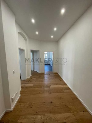**Modern & stilvoll: 2-Zimmer-Wohnung mit EBK, Parkett & Designerbad**