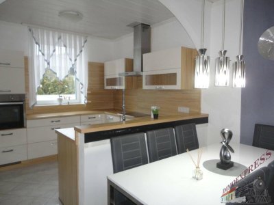 Großes Zweifamilienhaus mit 2 getrennt begehbaren Wohnbereichen (8Zimmer) wartet auf Sie!