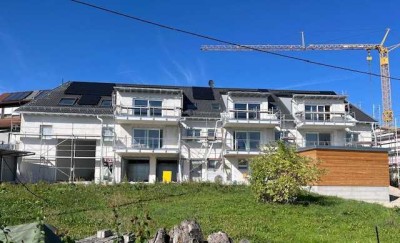Erstbezug - luftige 4 Zimmer-Wohnung Wolfschlugen, Balkon in Südlage