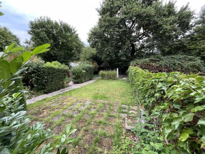 Große Dachgeschosswohnung mit eigenem GARTEN!
