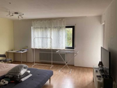 Stilvolle, geräumige Wohnung mit Balkon und Einbauküche in Kaiserslautern