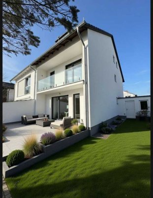 Renovierungsbedürftigte DHH mit Einliegerwohnung im DG  am ruhigen Waldrand Waldtruderings