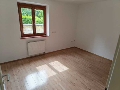 Frisch renovierte 2‑Zimmer‑Wohnung mit Garage in Augsburg‑Lechhausen