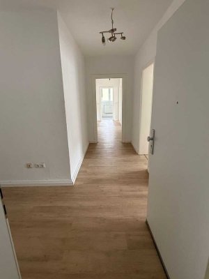Neue Wohngemeinschaft? Helle 4-Zimmer-Wohnung mit Balkon in Trier
