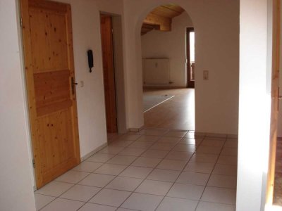 Schöne, sehr helle 2,5-Zimmer Dachgeschoss-Whg