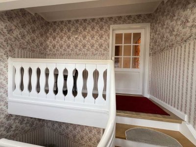 Beste Wohnlage!  Sehr schöne Dachgeschoss Einliegerwohnung in Stadtvilla.