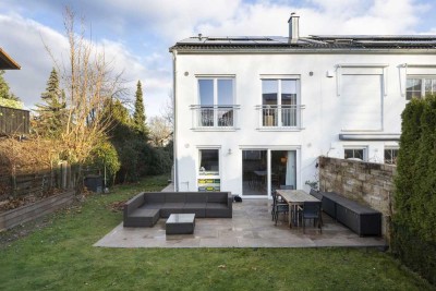 Großzügig geschnittenes Reihenendhaus in zentraler Lage