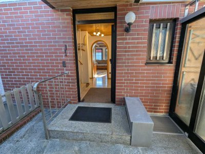 Helle teilmöblierte 2,5-Zimmer Wohnung mit Balkon und Terrasse in Eggenfelden