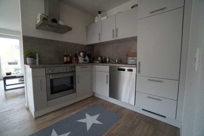 Schicke neuwertige Wohnung mit Balkon