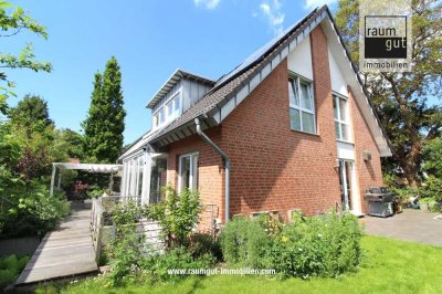 Lichtdurchflutetes Traumhaus in zweiter Reihe - Sonnenterrassen, Einbauküche, Garage, Klimaanlage