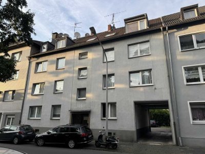 Attraktive vollst. renovierte 3,5 Zimmer Wohnung mit Balkon und eigenem Stellplatz