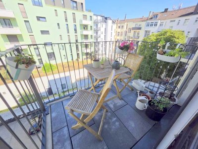 Sonnige schicke 2-Zimmer Wohnung mit 2 Balkonen, Parkett, Einbauküche- zentr. Ostend Lage
