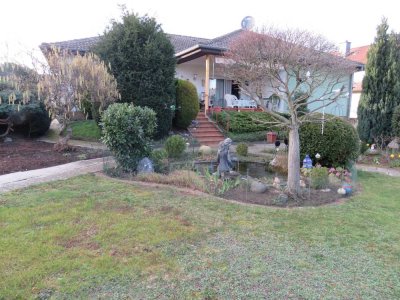 "SCHÖN WOHNEN" - BUNGALOW MIT PARKÄHNLICHEM GARTEN